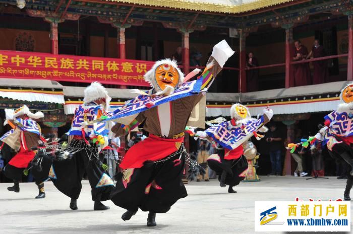拉薩哲蚌寺非遺館掛牌進一步傳承發(fā)展傳統(tǒng)優(yōu)秀文化(圖1)