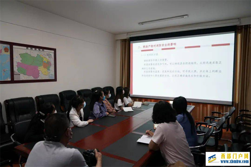 海西州消防救援支隊舉行“海西工人先鋒號”授旗儀式(圖4)