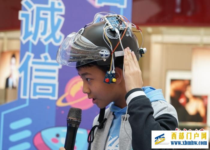 青海西寧：科技創(chuàng)新比賽 青少年觀“AI”做手工“畫”科學(圖4)